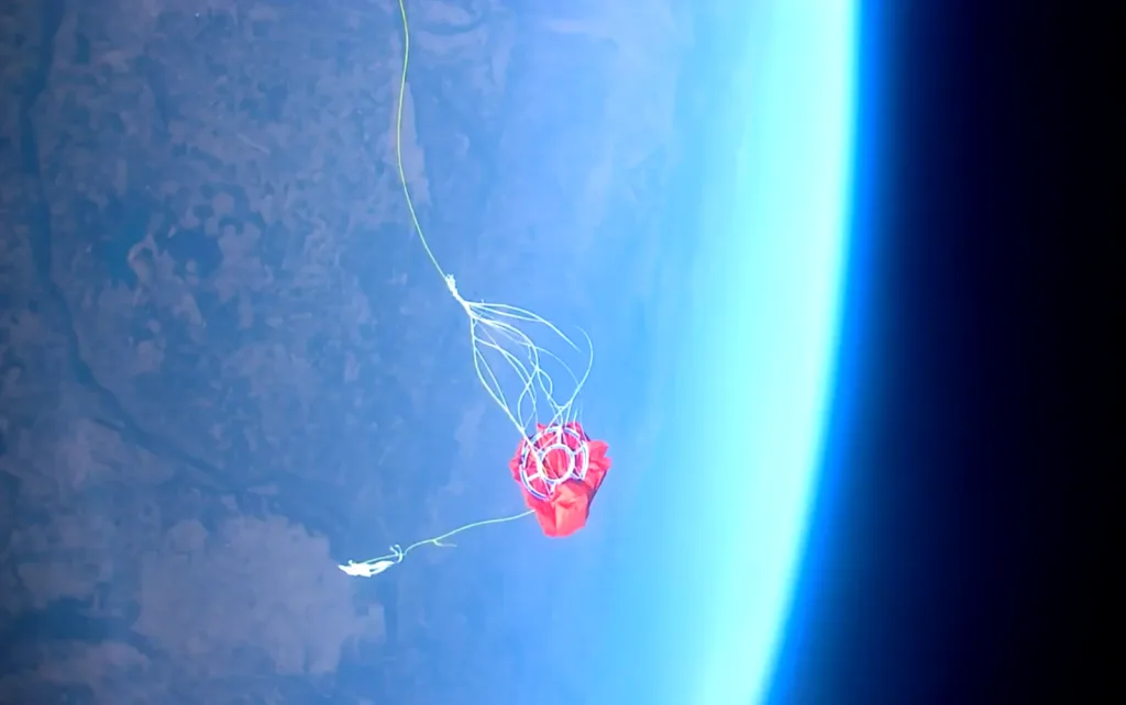 Inicio de la caída de la carga útil, después de la rotura del globo a 38.000 metros